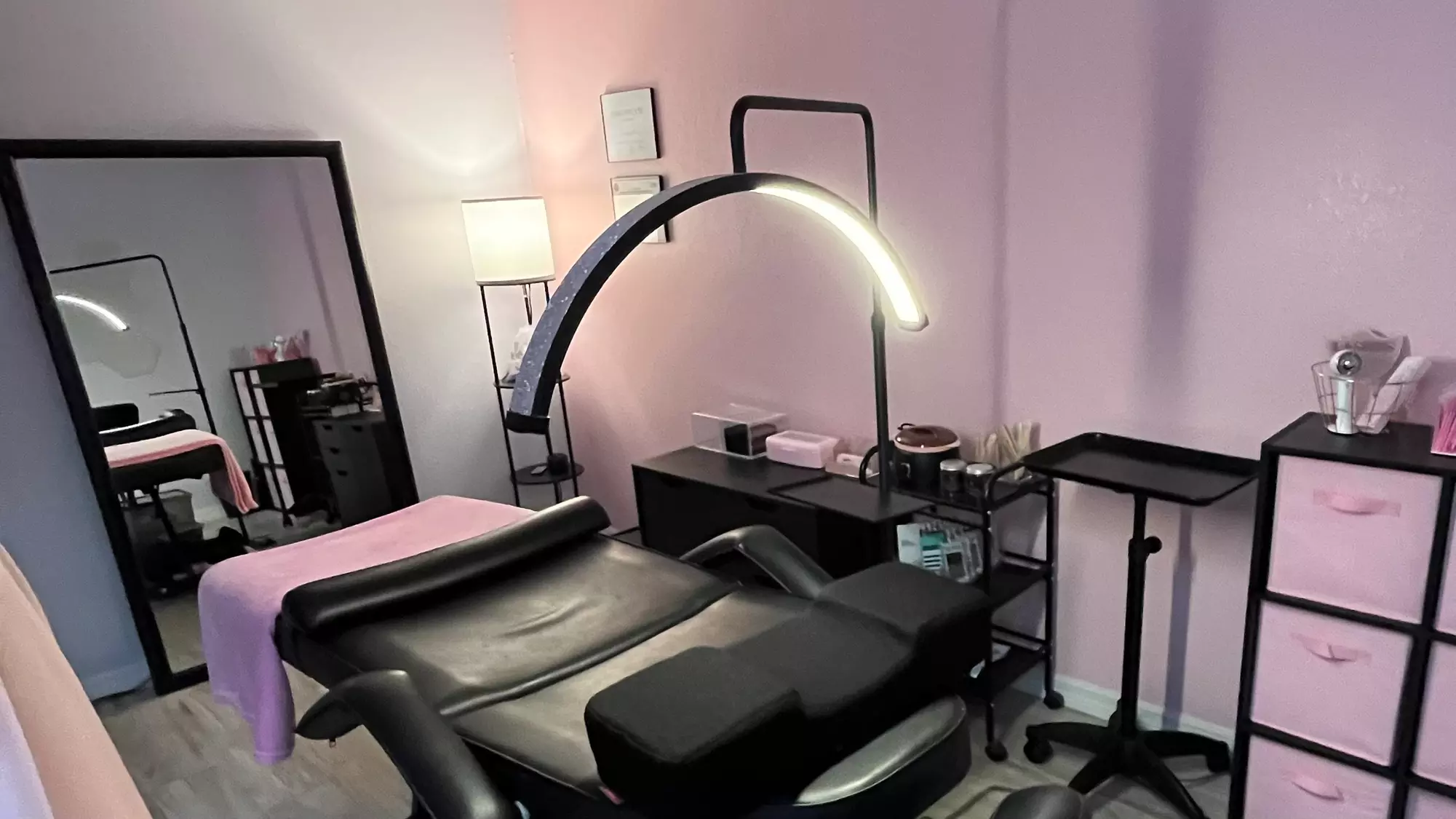 Full Set of Classic, Hybrid or Volume Lash Extensions at The Beauty Barr (Up to 51% Off) - Primary Image