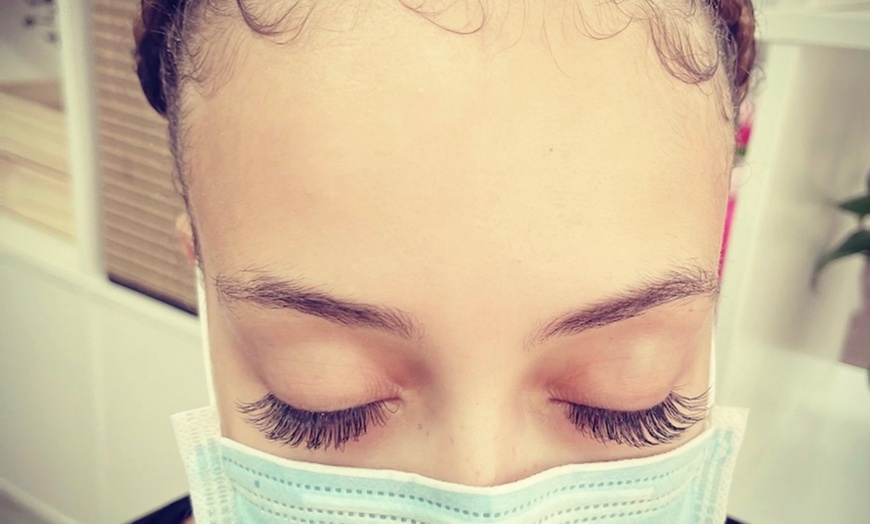 Image 1: Up to 51% Off on Eyelash Extensions at Lash Paradise