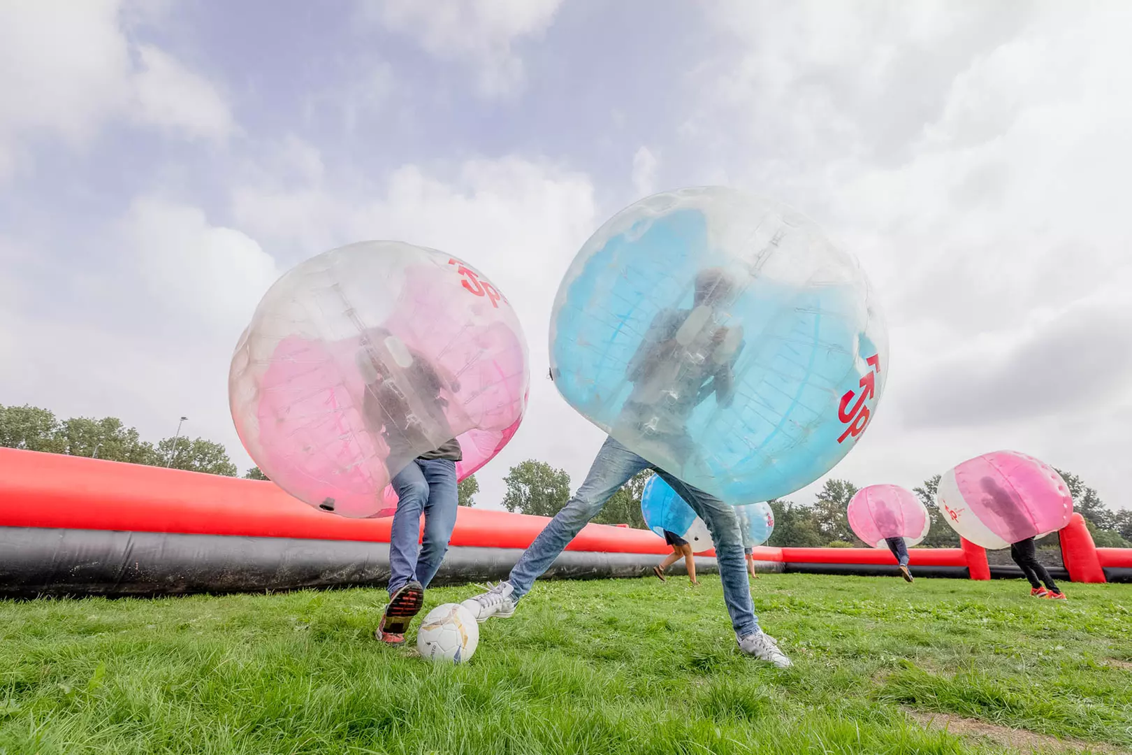 Lachen, gieren, botsen en scoren: Bubbel Voetbal voor 4 - 12 personen