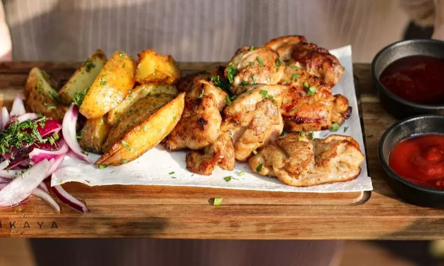 Genießt ein romantisches Dinner zu zweit mit einem ukrainisch-georgischen 3- oder 4-Gänge-Menü (bis  23% sparen) - Primary Image