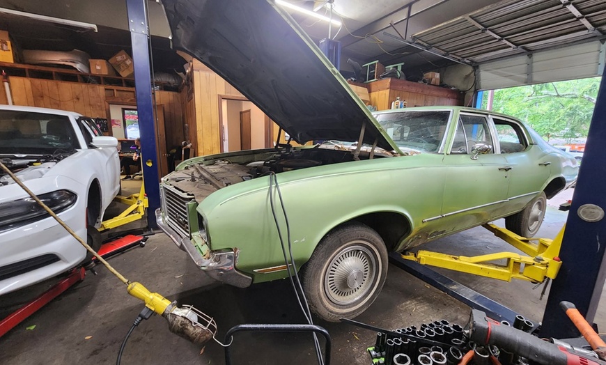 Image 2: Full-Service Oil Change with Full Point Inspection for 1 or 2 Cars