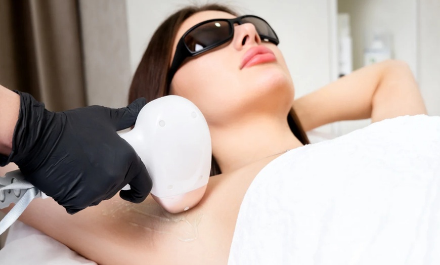 Image 1: 8 ontharingssessies met de Pro Quattro Wave lasermachine