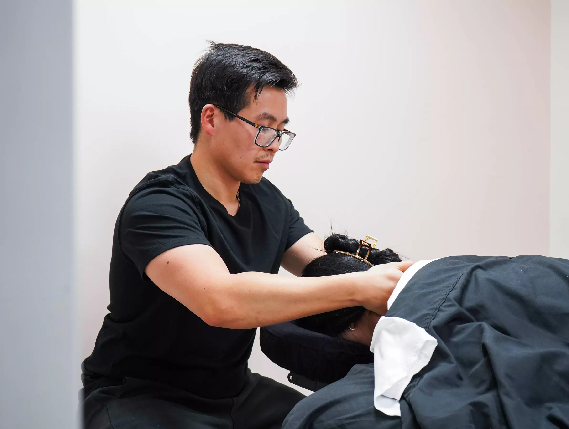 Unwind with One 60 or 90-Minute Therapeutic Massage