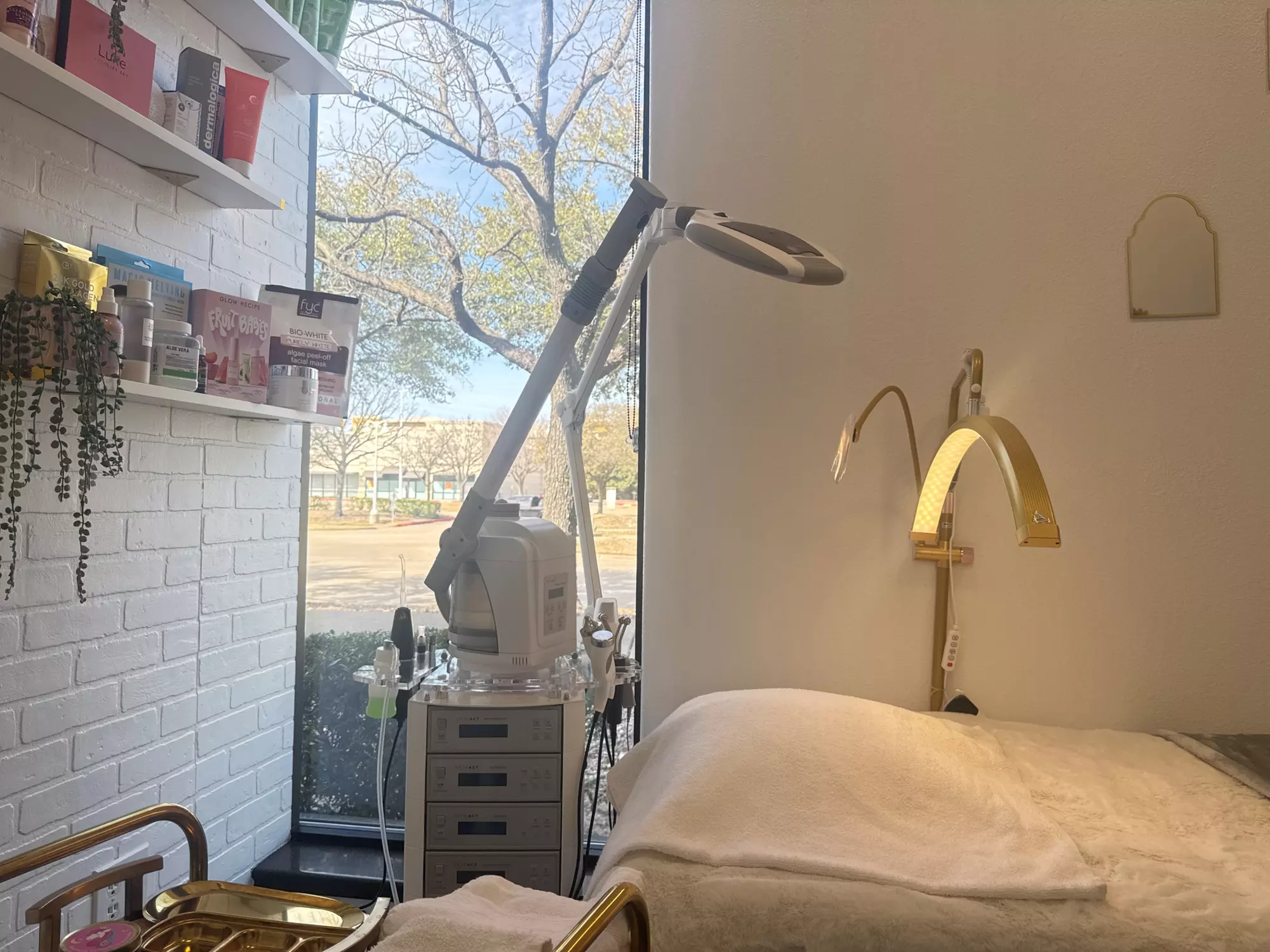 Get a Luxury & Deluxe Dry Gel Manicure and Pedicure Options