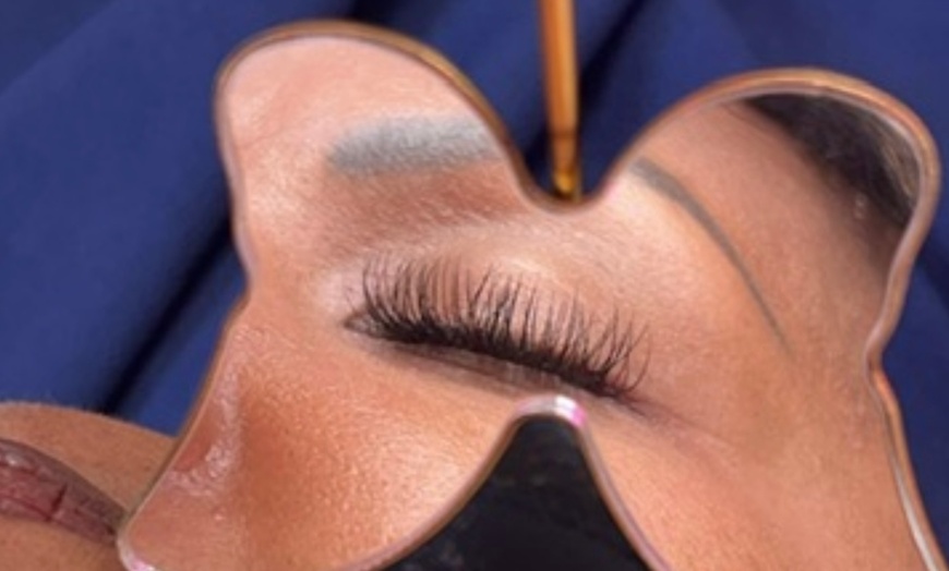 Image 3: Enhance Your Look with Classic or Hybrid Full Set at Luxurybylia