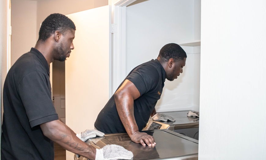 Image 2: 2, 3 or 4 Hours of Moving with 2, 3 or 4 Movers and a Truck