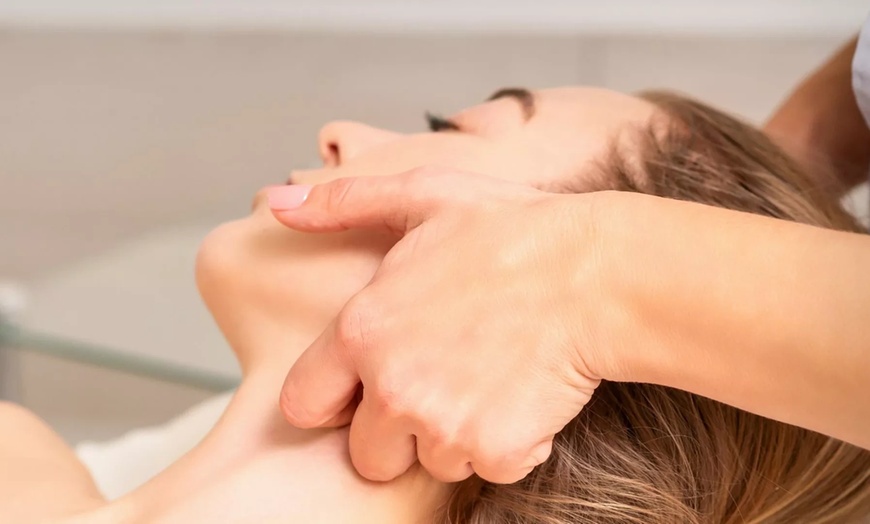 Image 4: 60-Min 1,3 or 5 Swedish Massage + Scalp Massage