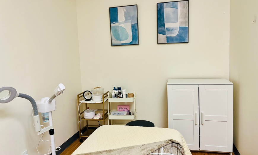 Image 2: 1 or More Sessions: Prenatal, Thai Face Lifting & Kelly Green Massages