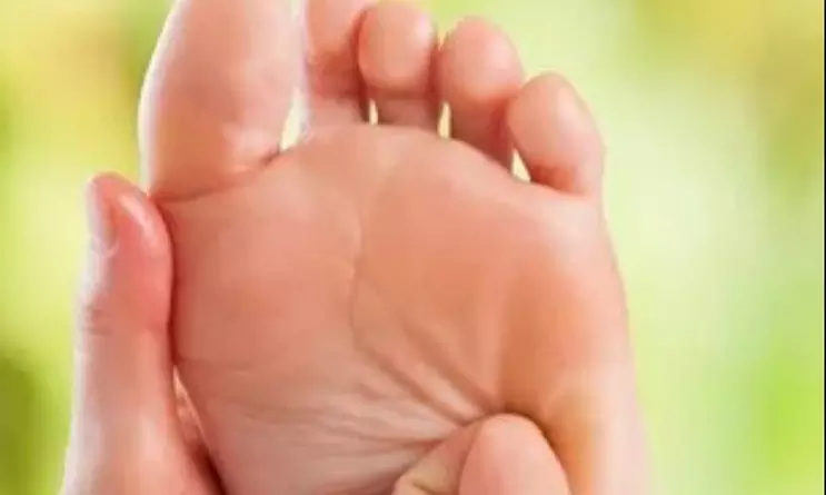Relax with 30-Min Hot Stone Massage and Foot Reflexology