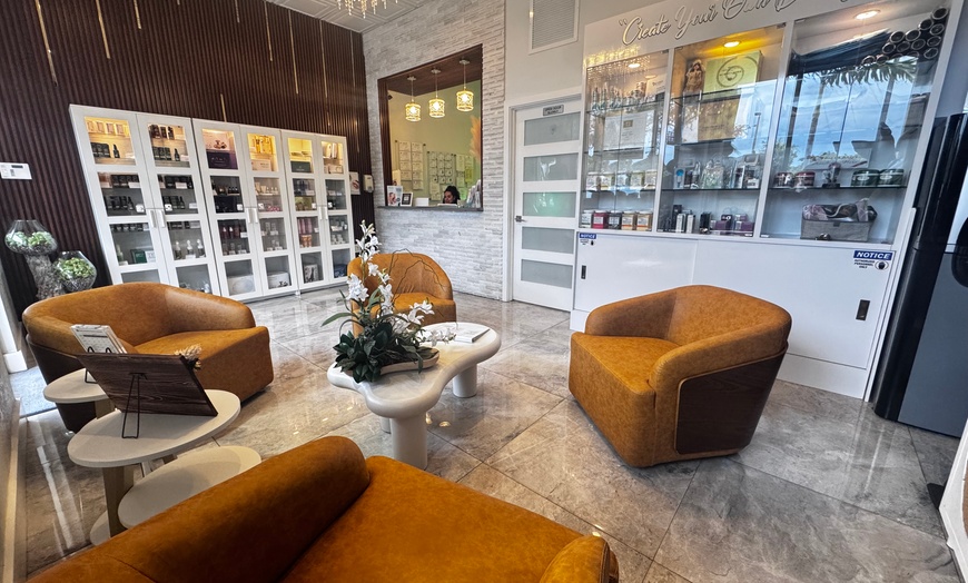 Image 2: Unwind with 60-Minute Massage with Complimentary Drink