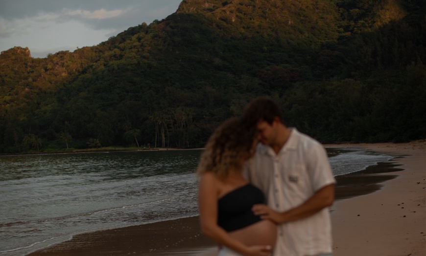 Image 5: Hawaii Engagement and Couples Photography Sessions