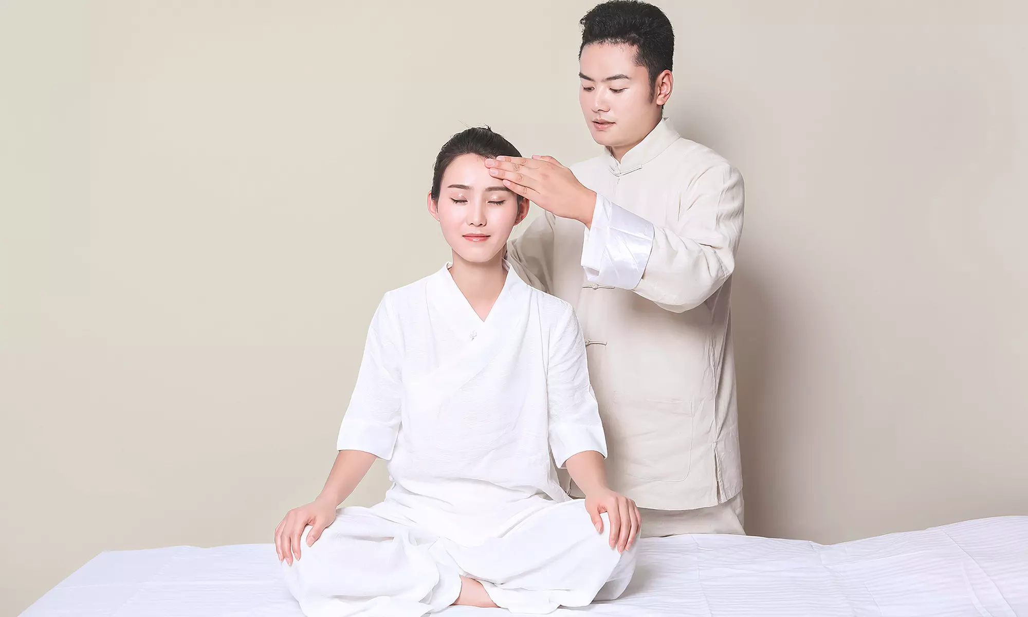 60 / 90 Min Swedish or Deep Tissue Massage for 1 or for Couples 