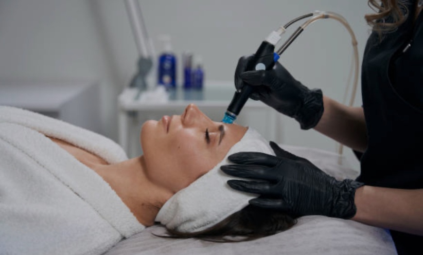 Image 1: Soin du visage lifting coréen au fil de soie sur 1 ou 2 zones