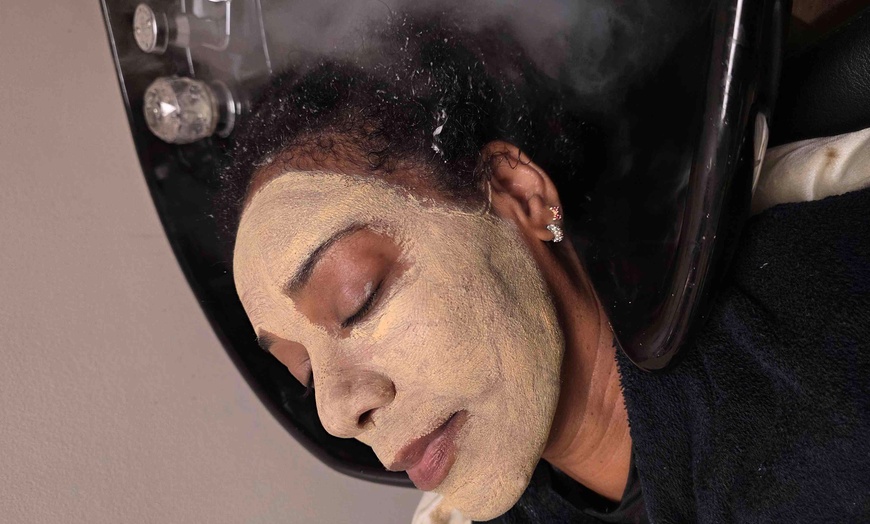 Image 4: Pamper Yourself: Scalp Treatment, Shampoo & Style.