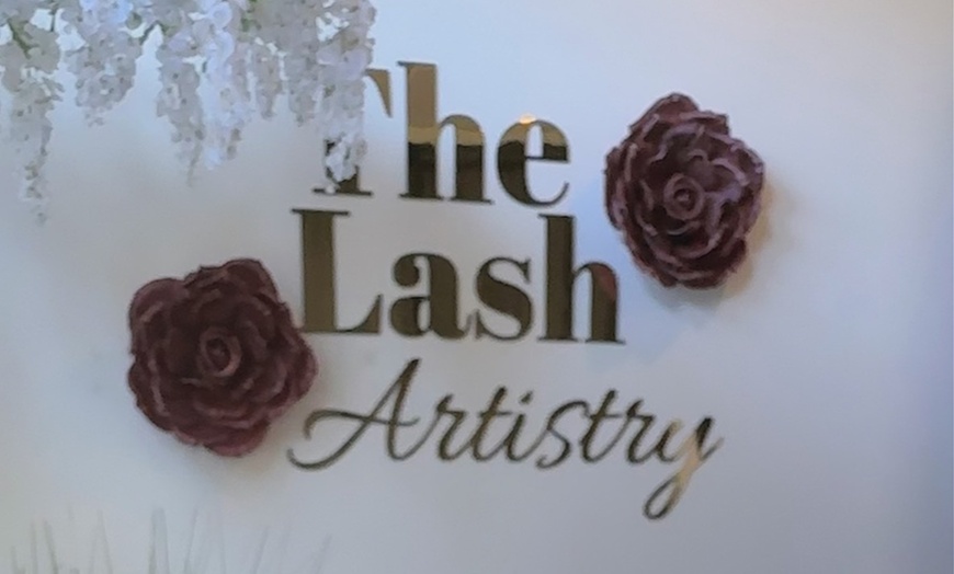 Image 9: Choose Your Perfect Lash Style: Volume or Hybrid Eyelash Extension Set