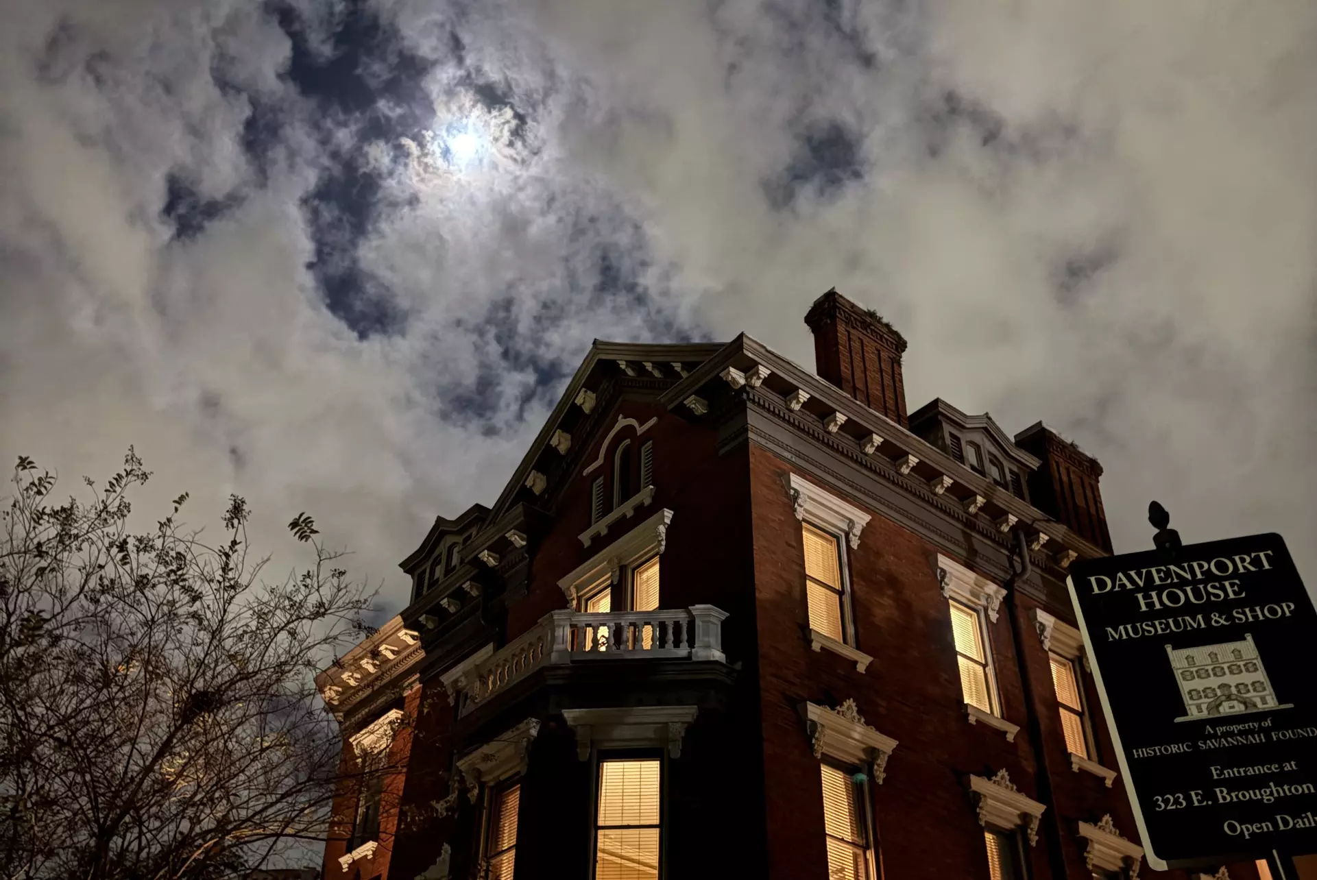 90-Minute Haunted History Walking Tour - Savannah