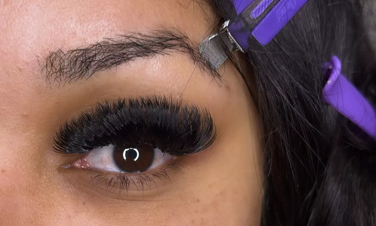 Full Set of Volume w/ or w/o Refill or Eyelash Extensions + Bottoms