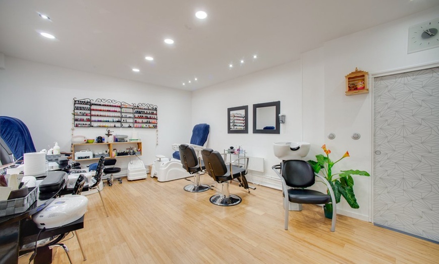 Image 2: Beauté des mains et des pieds au salon Blow Me Beauty 