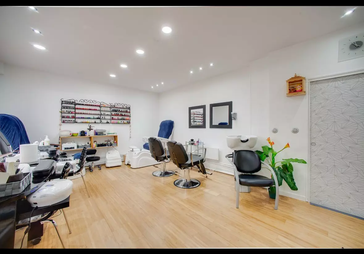 Beauté des mains et des pieds au salon Blow Me Beauty