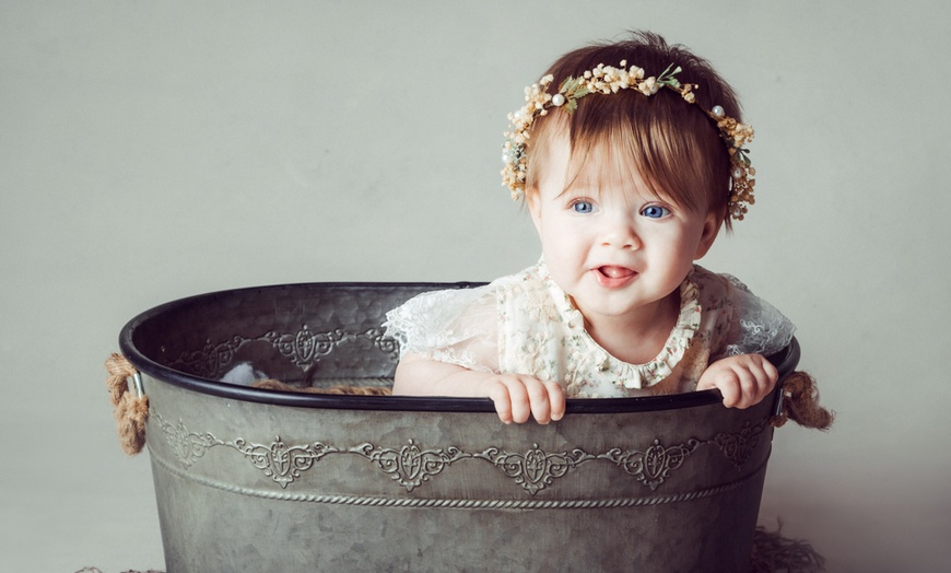 Image 10: 60-Min Family Photoshoot with a Keepsake 10” x 8” Print