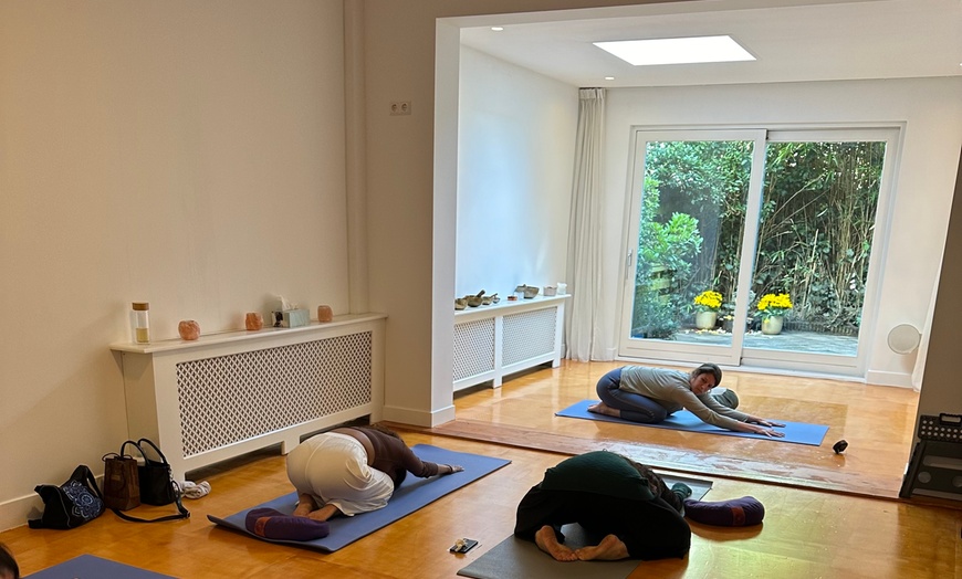 Image 5: Breng lichaam en geest in balans met 3 of 5 yogalessen bij Saktiisha
