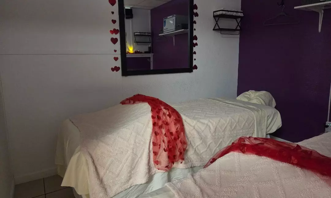 60 or 90 Minute Couples or Fusion Massage w/ Hot Towels and Hot stones