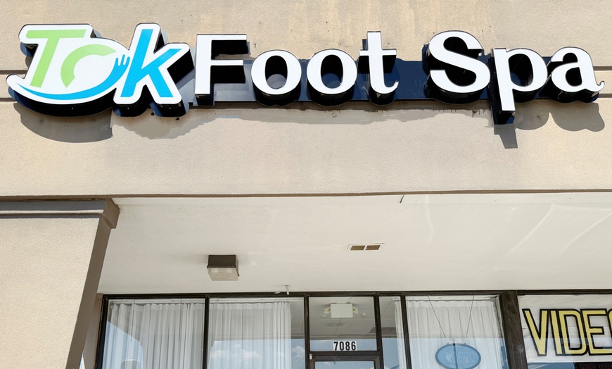 Image 5: 60-Min Foot Reflexology & Body Session w/ Foot Bath & Hot Stones