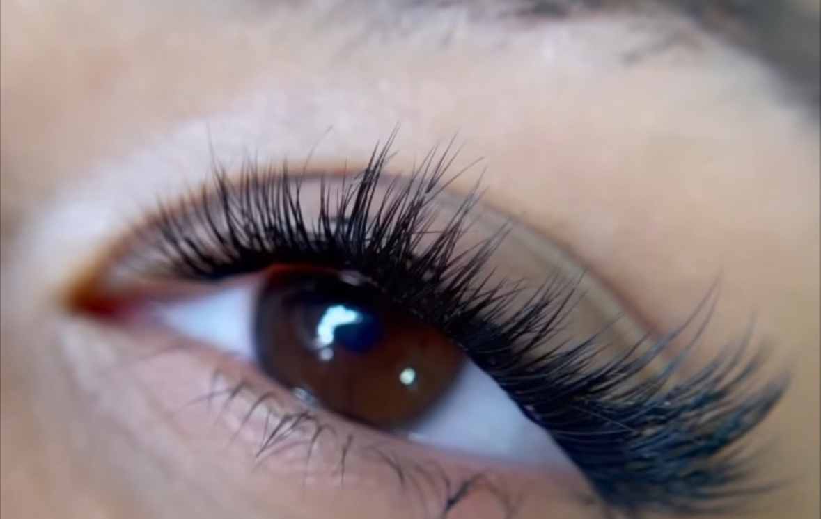 Hybrid volume 15 min lash set for a stunning look