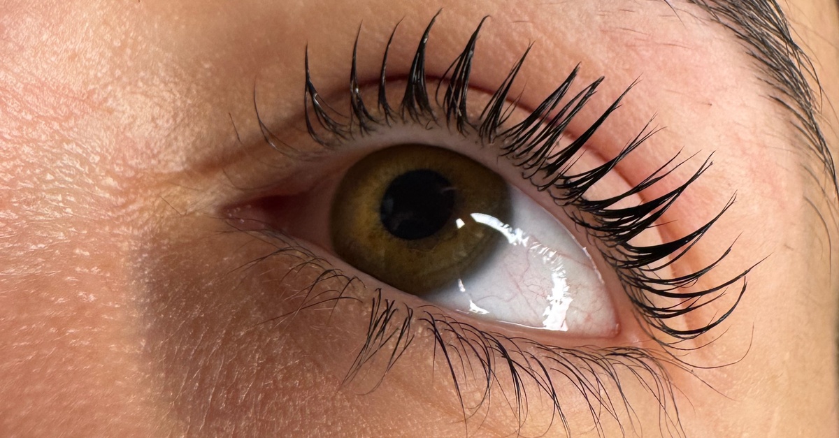 Servicio de lifting y tinte de pestañas con opción a visajismo de cejas en Valencia