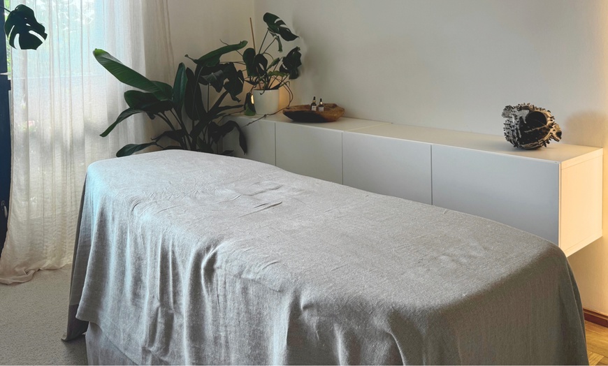 Image 1: Masaż Korugi z osteoplastyką: 120 minut dla młodszego wyglądu