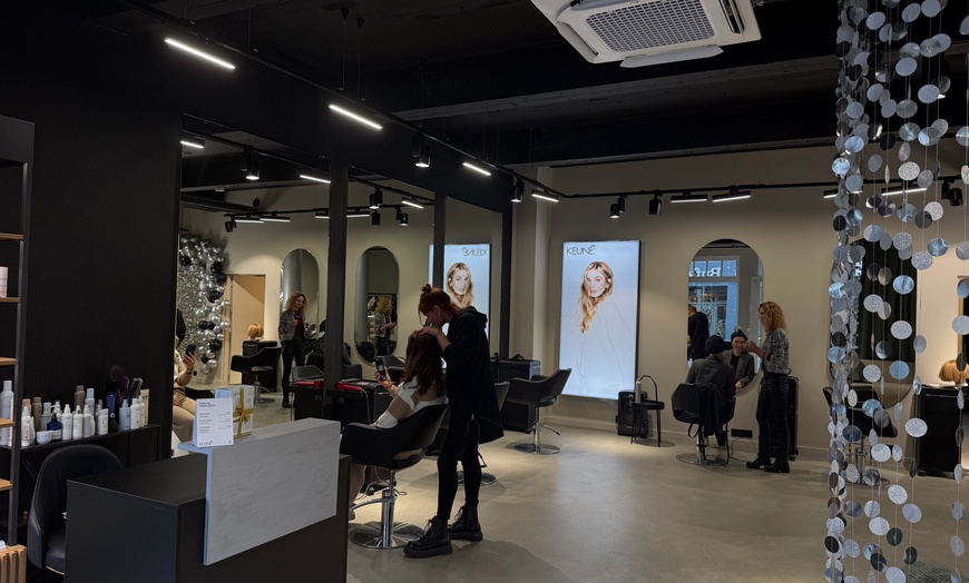 Image 1: Tot 35% korting op  bij Glow Up Hair Lounge