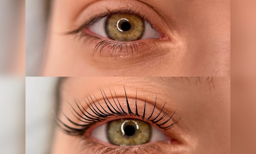 Image 3: Elevate Your Look With An Eyelash Perm