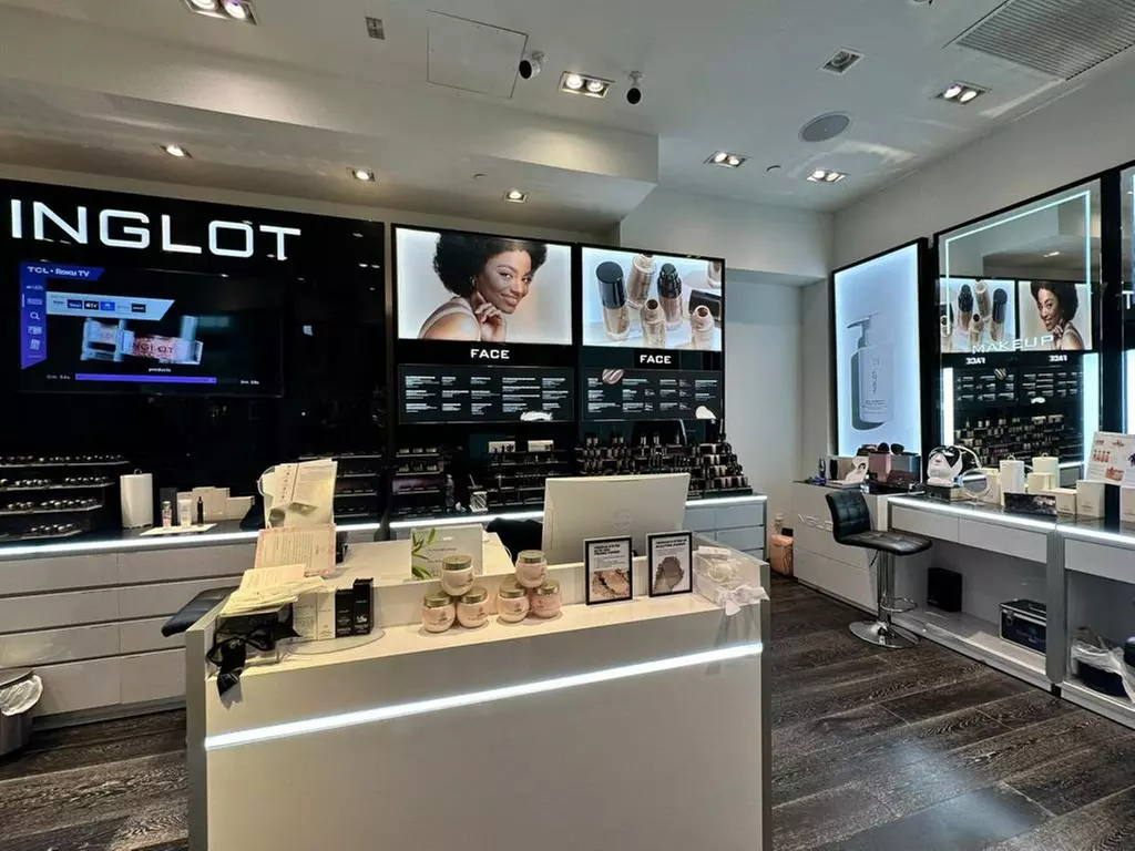 Experience INGLOT's rejuvenating facial treatments: 35 or 60 minutes of anti-aging care, up to 50% off - Second Medium