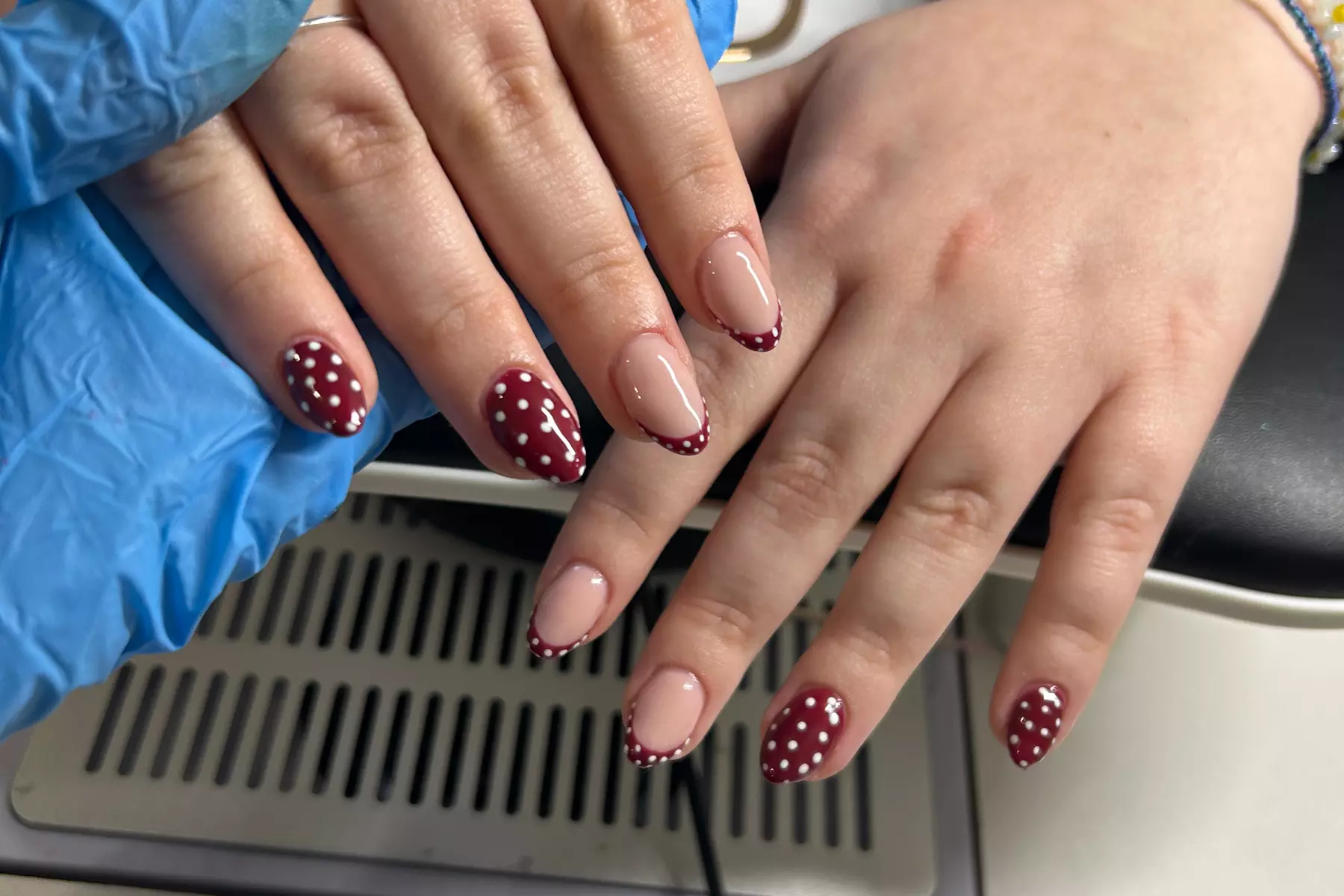 Pose complète en gel et capsule avec nail art