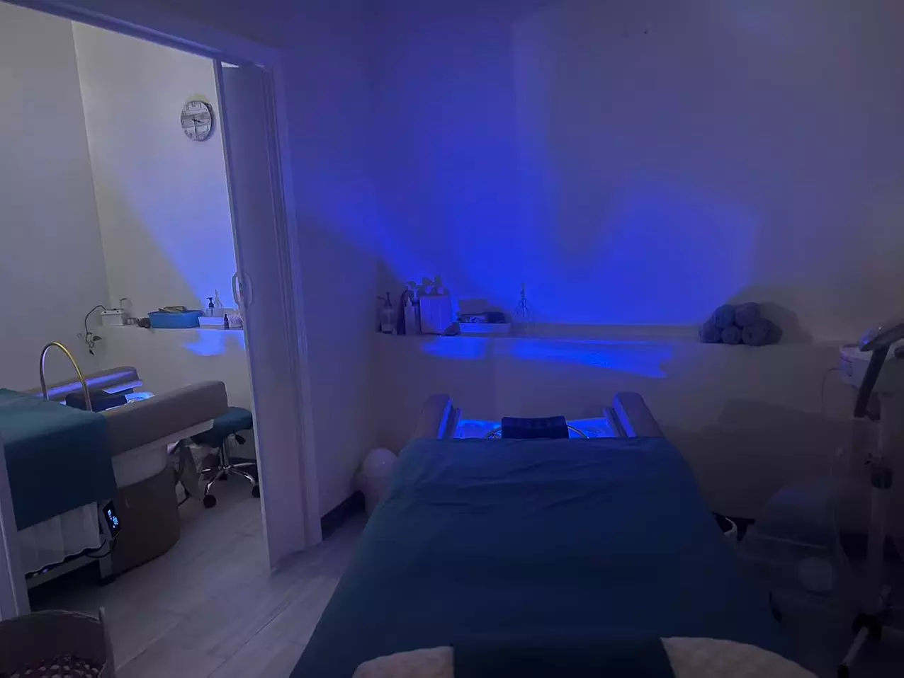 60, 90 or 120 Min VIP Head Spa Package with Massage on Upper-Back + Facial at U&M Spa - Up to 30% OFF