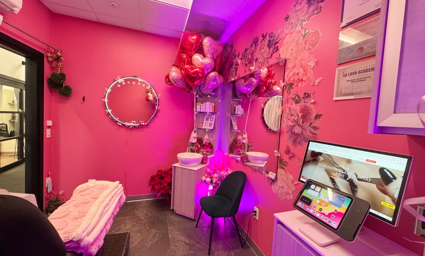 Image 7: Custom Style Beauty & Natural Eyelash Extensions 