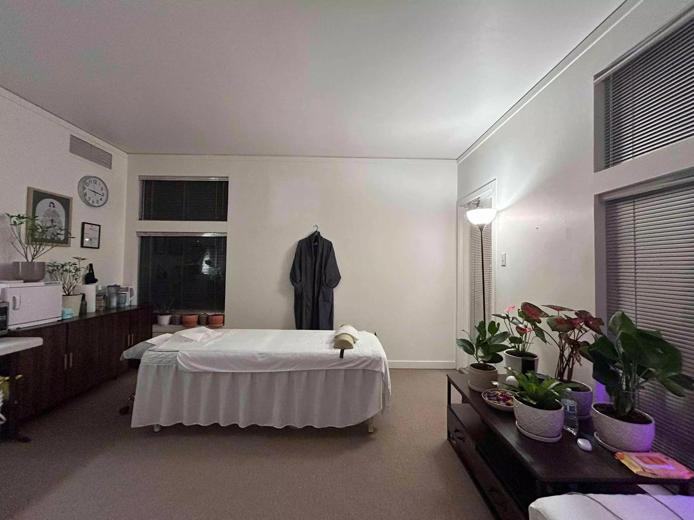 1 or 1.5-Hour Lomi Lomi Massage With Hot Stones at Blue Oak massage