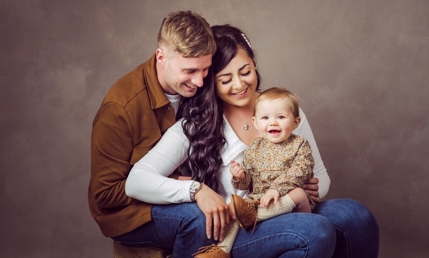 Image 8: 60-Min Family Photoshoot with a Keepsake 10” x 8” Print