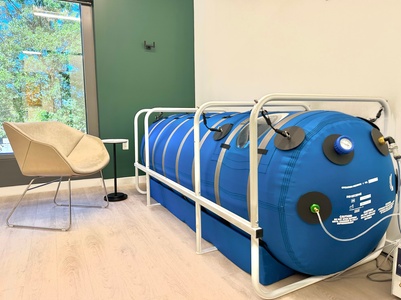 One: 60-Minute Hyperbaric Oxygen Therapy Session (Includes Clearance) - Everest Health