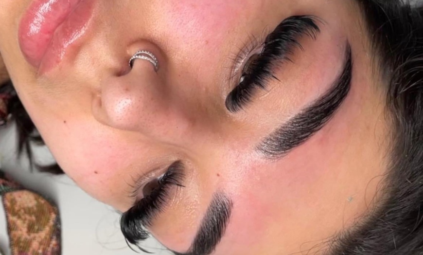 Image 9: Full Set of Classic Eyelash Extensions with Optional Volume or Fills