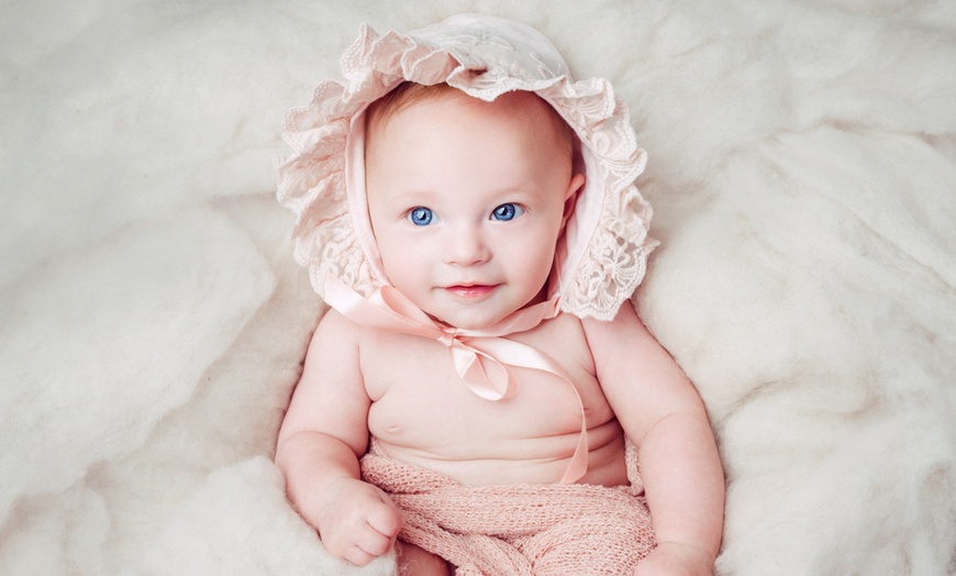 Image 20: 60-Min Family Photoshoot with a Keepsake 10” x 8” Print