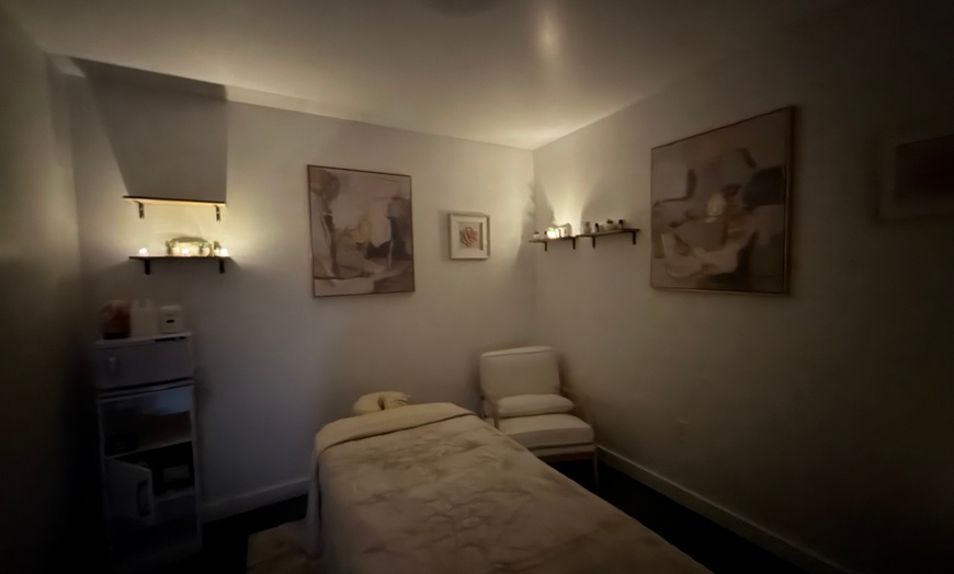 Image 3: Unwind with 60, 90 or 120 Minute Customized Massage 