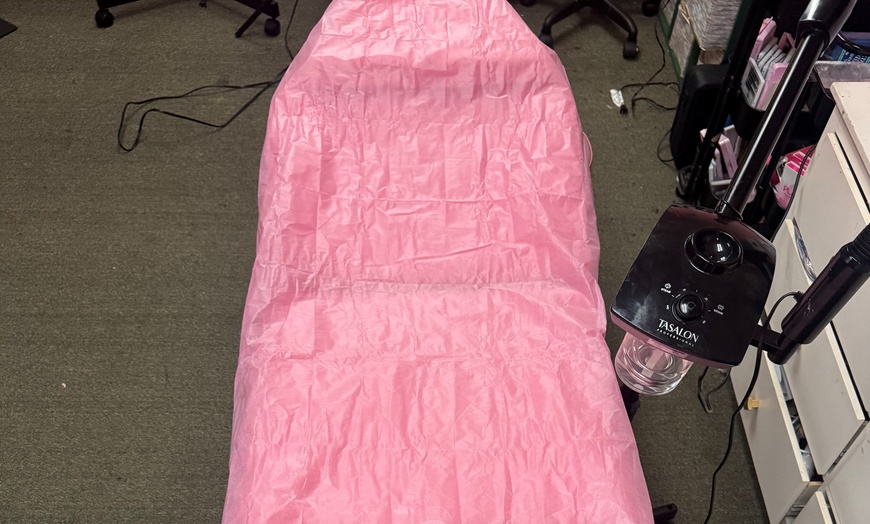 Image 2: One, Two or Three 90 Minute 24K Gold Glow Facial for 1