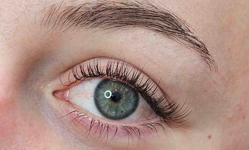 Image 3: Sublimez votre regard avec des extensions de cils sur mesure