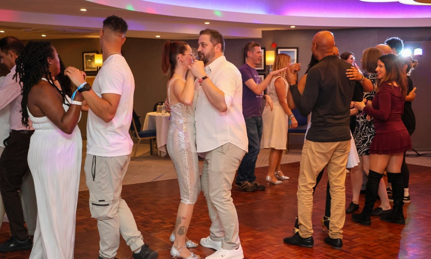 Image 1: Beginner's Salsa Four-Week Course for 1, 2 or 4 People at Havana Salsa