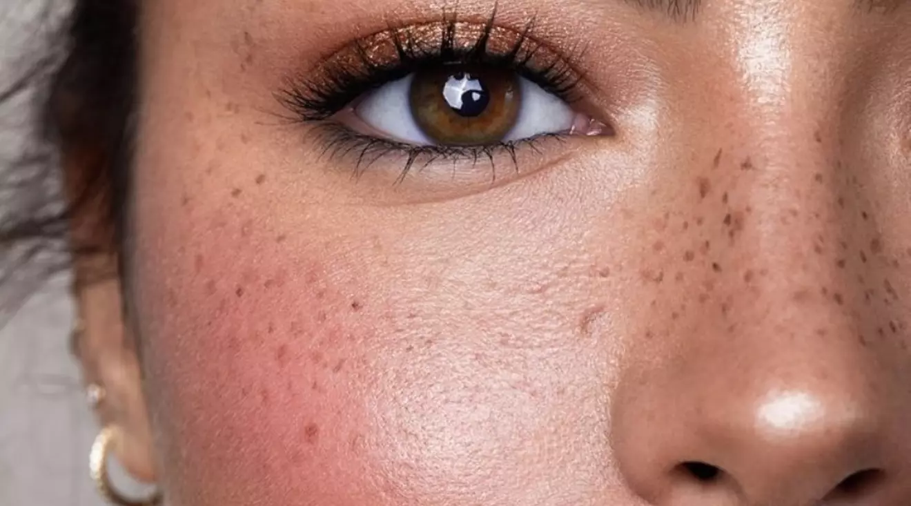 Achieve Natural-Looking Freckles w/ Organic, Long-Lasting Application