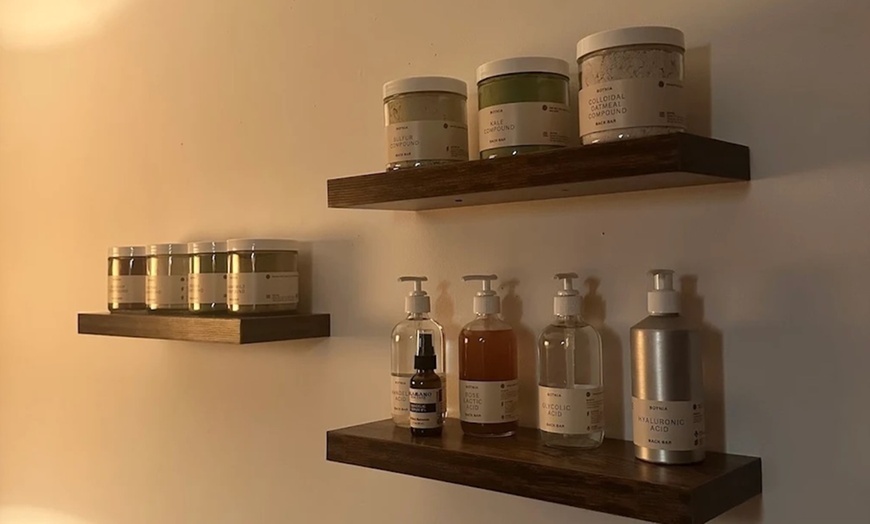 Image 2: 60, 90 or 120-Minute Facial Massage Rituals