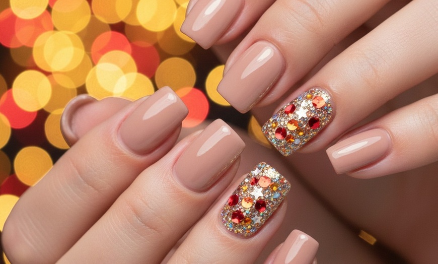 Image 18: Manicura o pedicura con opción a nivelación, refuerzo de gel y más