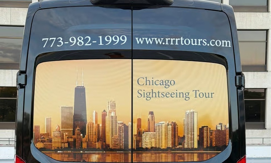 Image 3: Chicago Sightseeing Tour: Iconic Landmarks & Photo Stops
