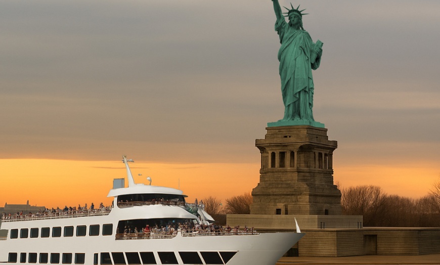 Image 4: Enjoy a Scenic NYC Evening Cruise with Iconic Views During Sunset
